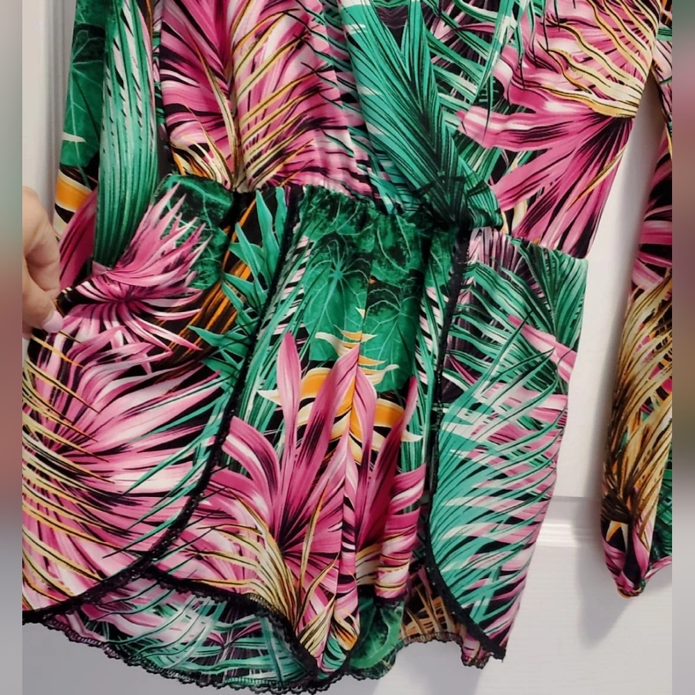 📍SOLD📍Tropical leaf romper size medium - Picture 5 of 10